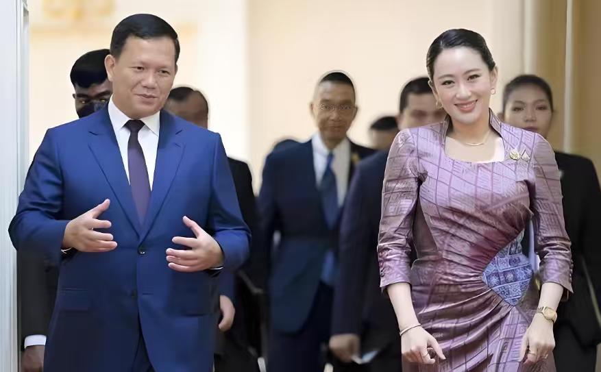 洪森家族在柬埔寨的权势比他信家族在泰国还大，但奇怪的是他信的女儿佩通坦能力远超洪