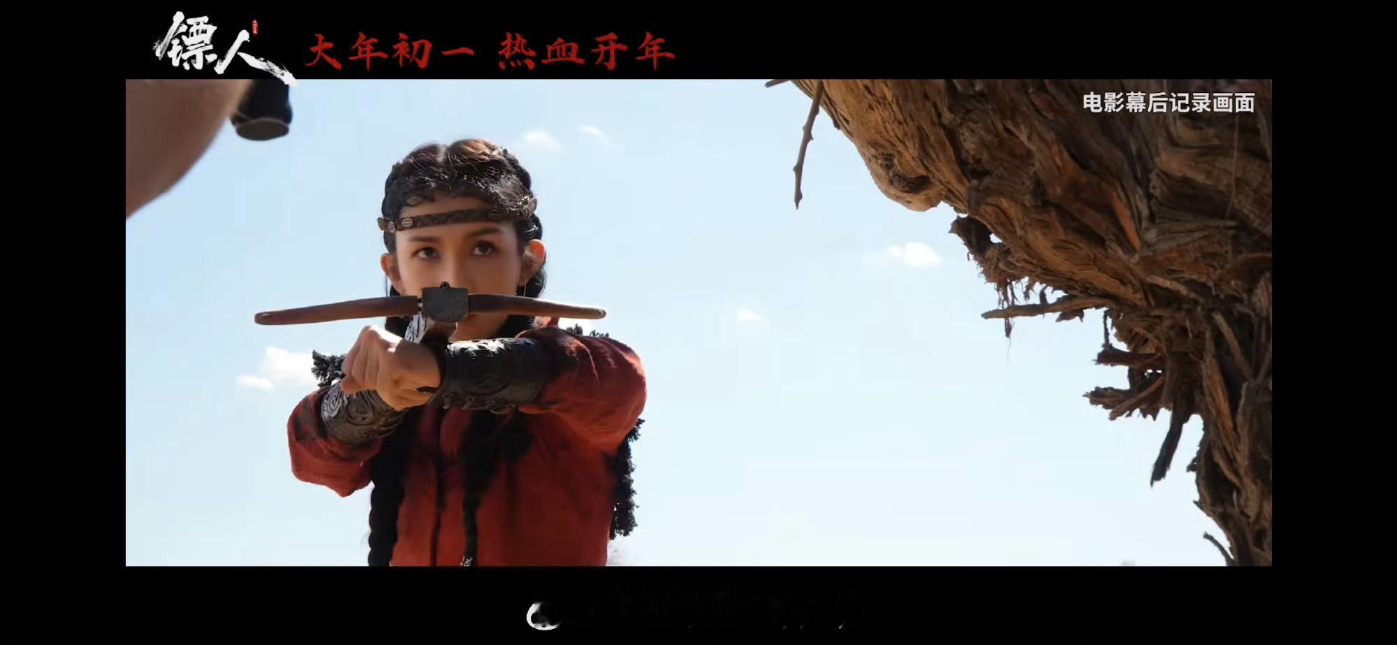 佩乌蜜儿1秒镜头封神 在满屏硬汉的《镖人》里，被佩乌蜜儿一秒圈粉！红衣烈马掠过镜