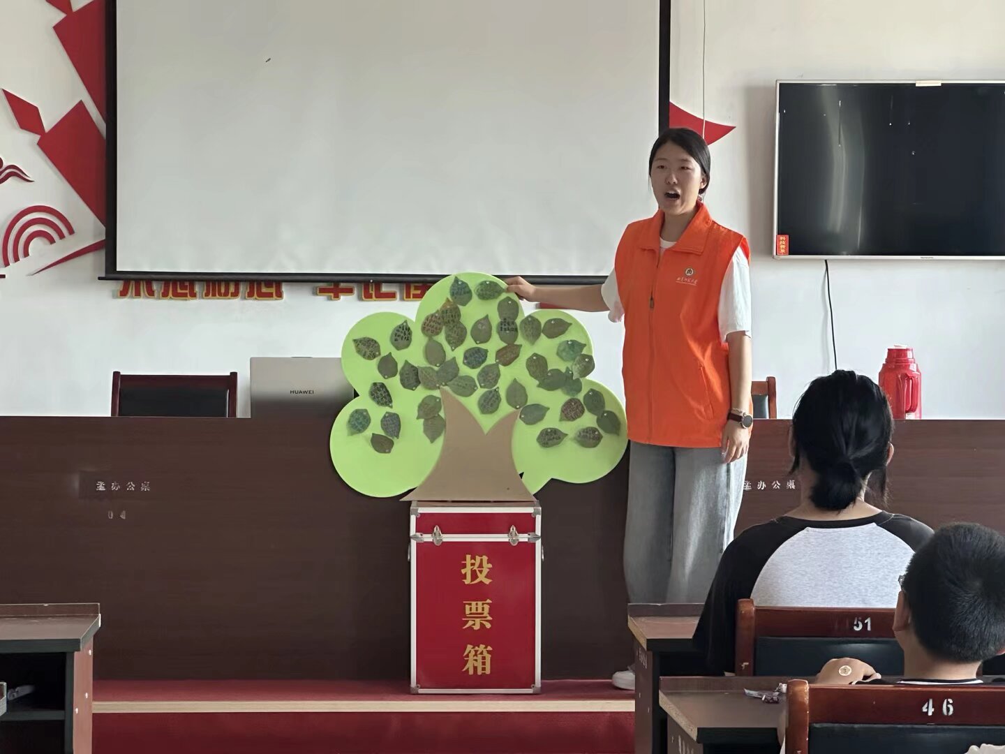 秦岭笑谈 ——曲阜师范大学“循黄探源，青衿致远”实践队与村“两委”座谈共话乡村儿