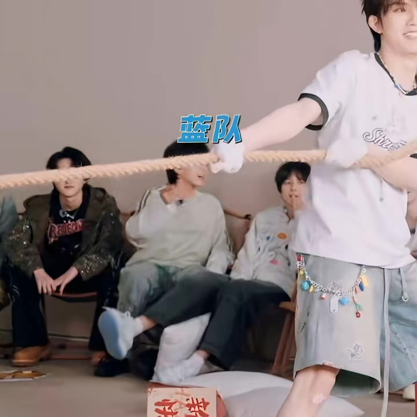 当时忙着磕（ ）我怎么没注意到你俩呢 