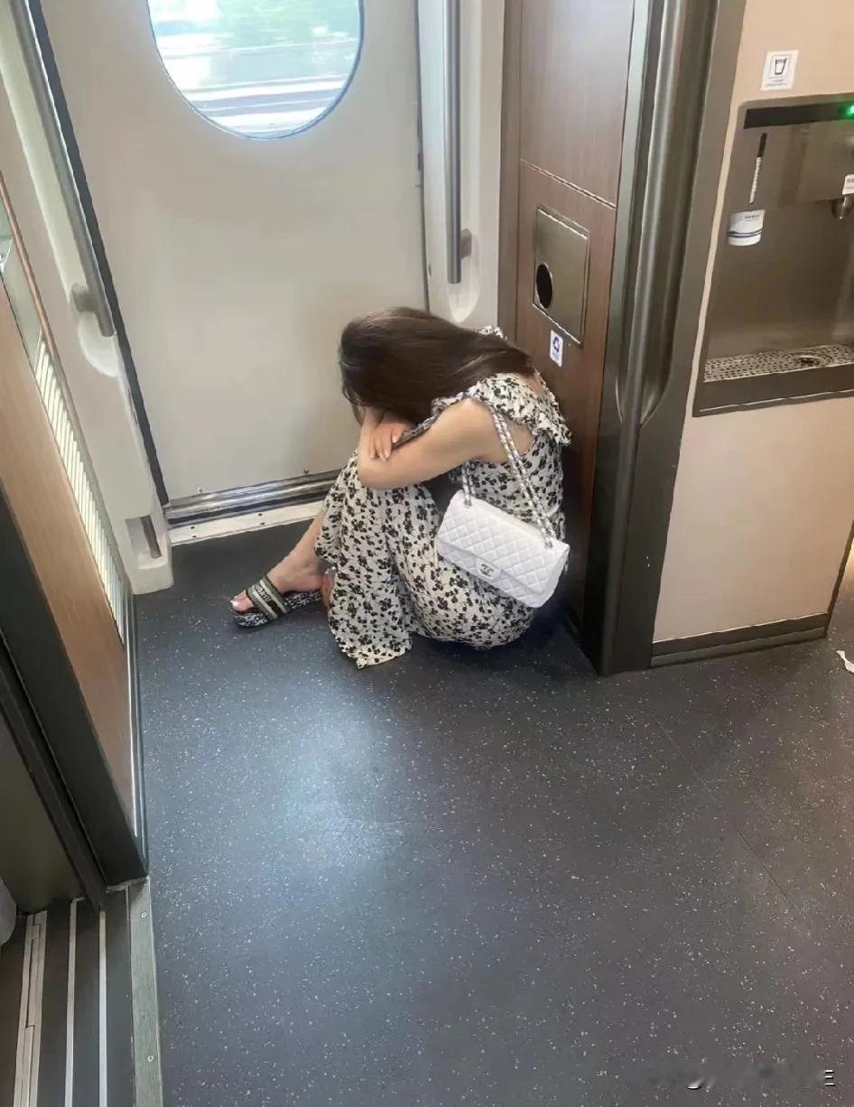 接了个电话就这样了[笑哭]