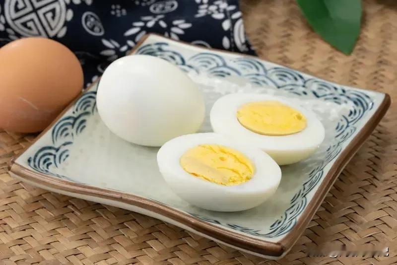 9天涨粉400万！山东24岁小伙靠煮鸡蛋封神，广告报价暴涨90倍
 
离谱！煮鸡