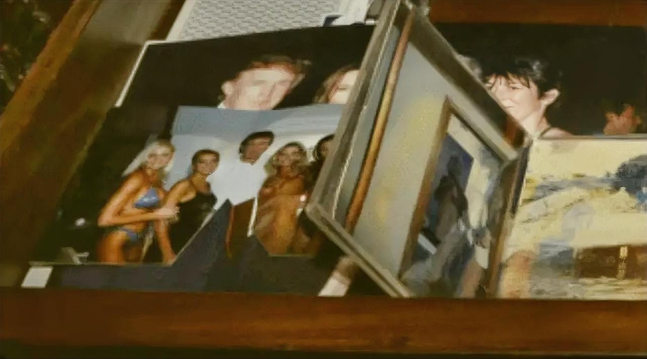 爱泼斯坦案照片网络再曝光，内容太TM“炸裂”了，竟然还有小孩子。
涉及特朗普的照