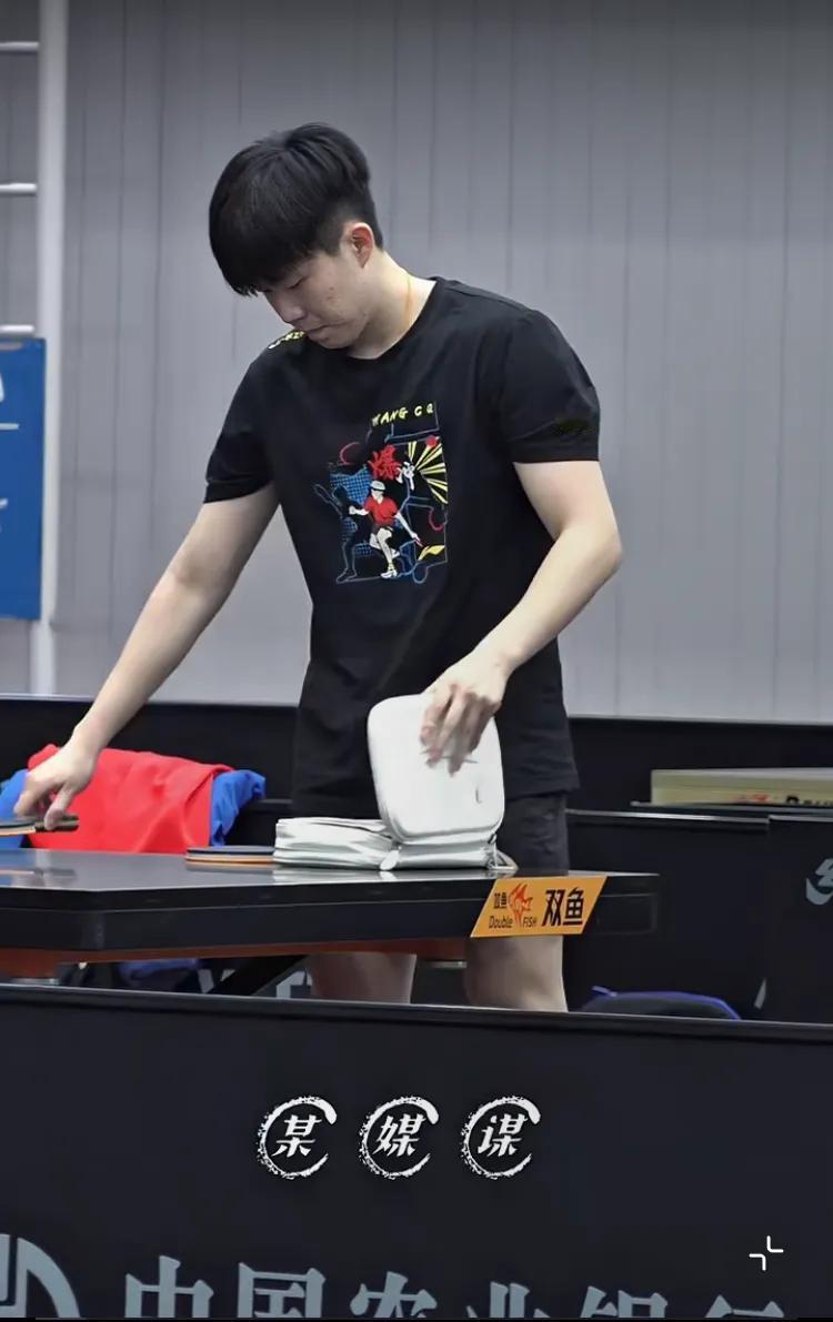 他在两块球拍换着练啊
巴黎终究是意难平
那是血和泪的教训
什么事都有可能发生
这