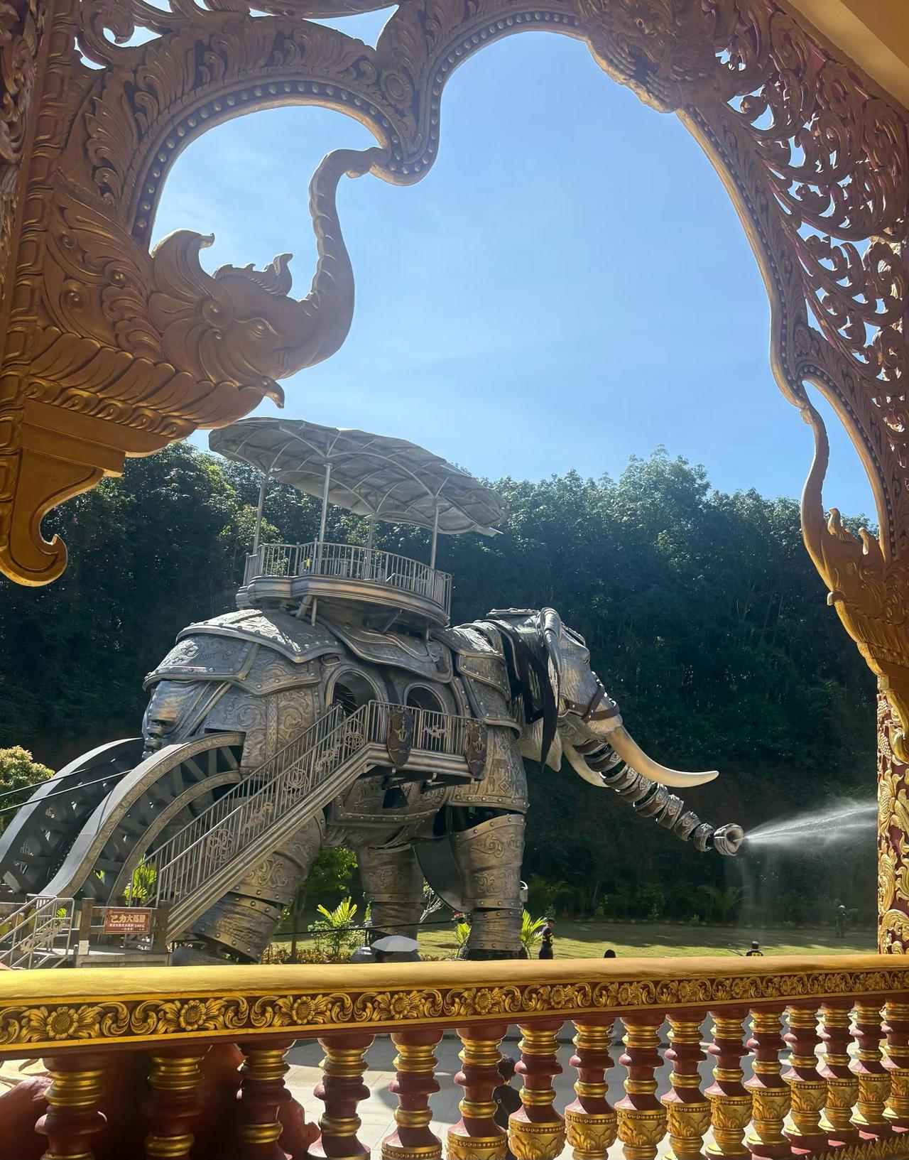 《青蒿素是中药吗？》
所谓中药，是国药，是传统药物，准确说是天然药物。
李时珍的