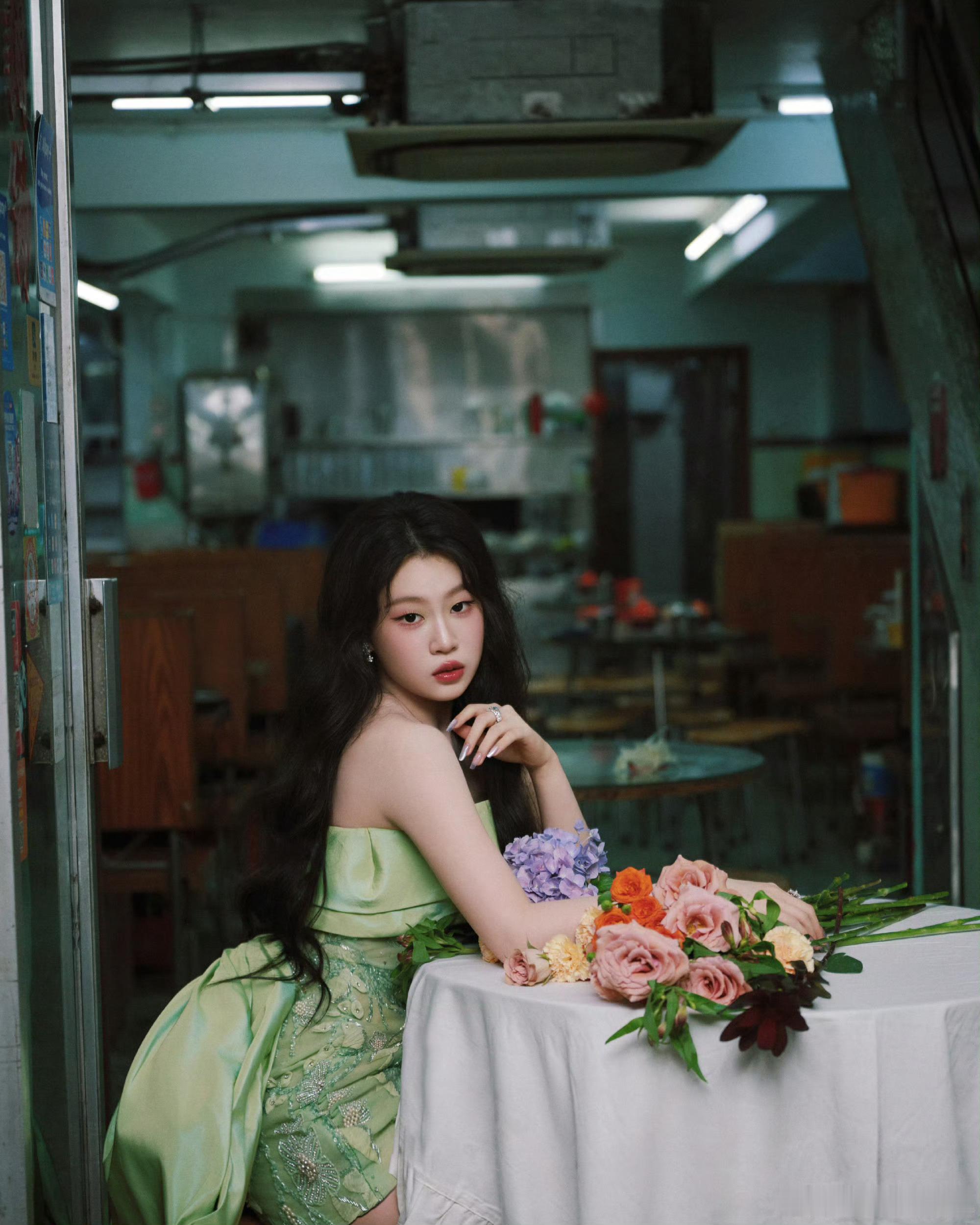 沈佳润白到发光没想到沈佳润是癸卯女，和奶茶妹妹章泽天一样沈佳润是乙酉 丁亥 癸卯