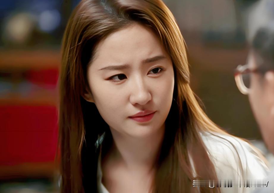 生活是自己的感受，不是别人的看法。
爱情亦是吧。
如果，在意别人的看法，岑矜和李