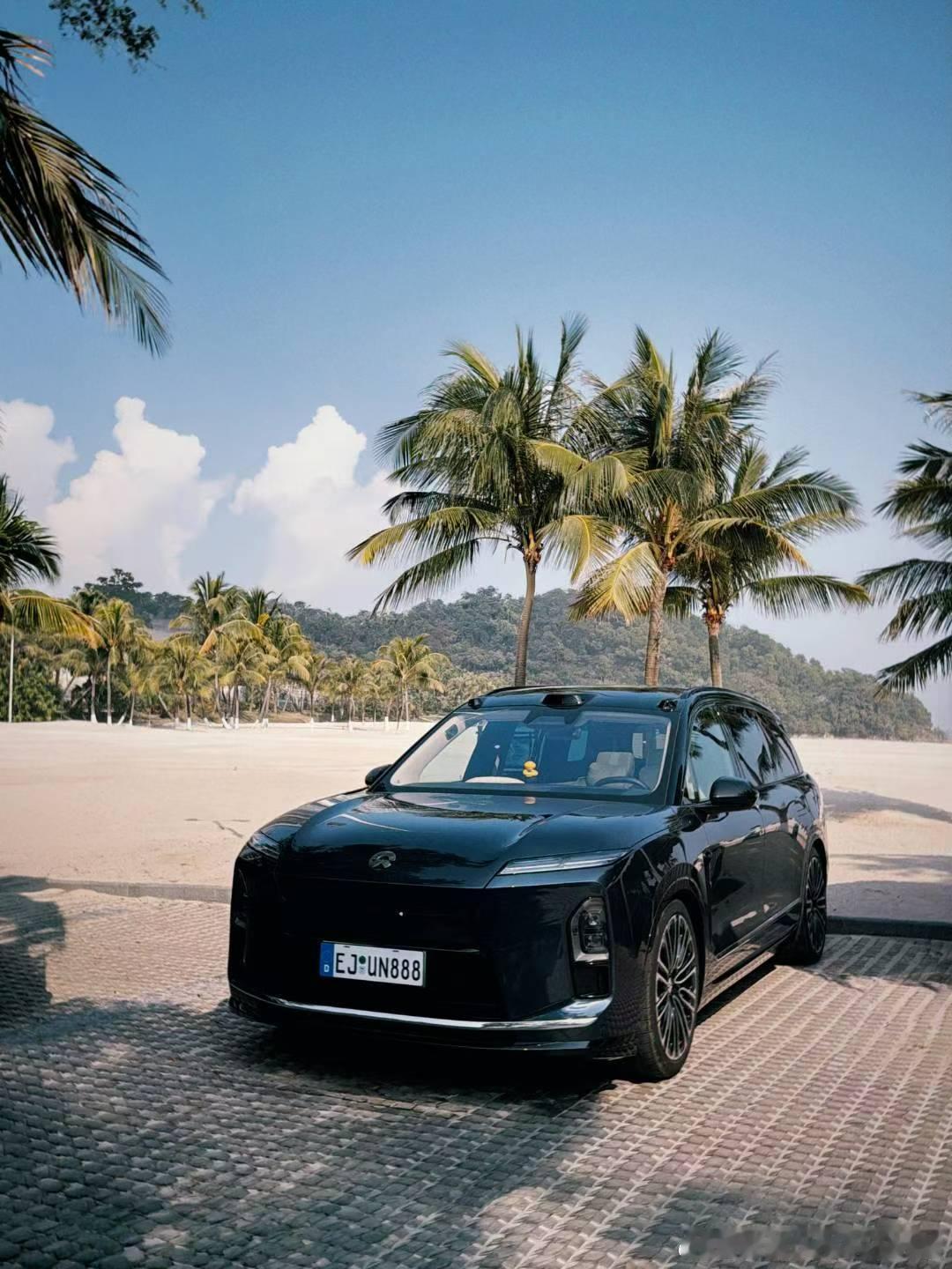 蔚来全新ES8配上这样的车牌，你别说，好像更高档了一个级别蔚来全新es8大v聊车