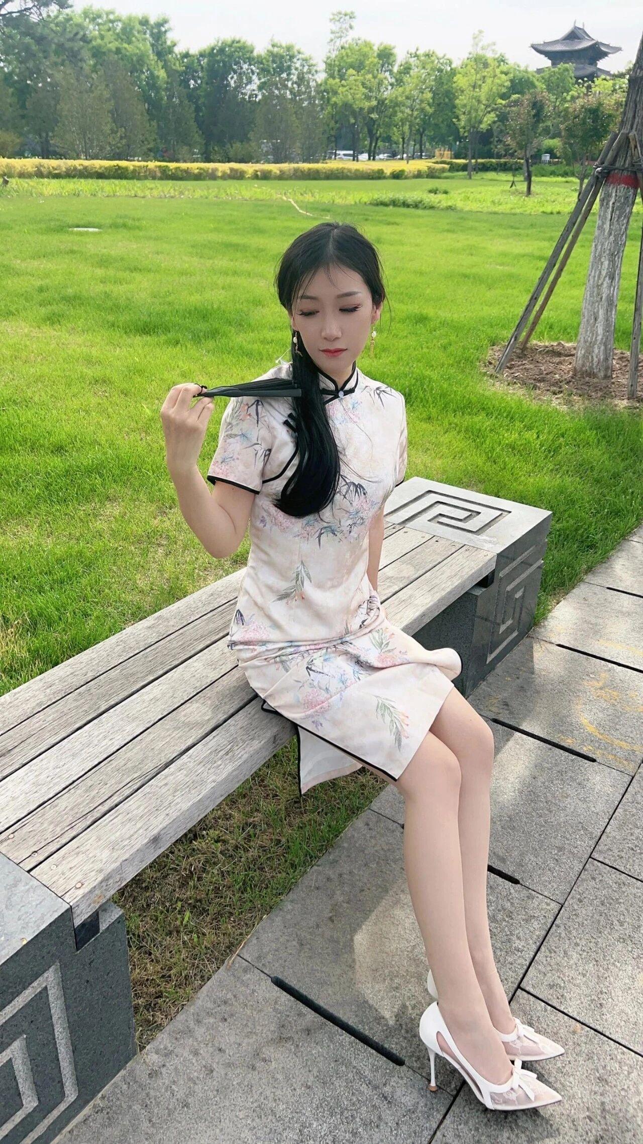 晒图笔记大赛旗袍丝袜高跟鞋的搭配