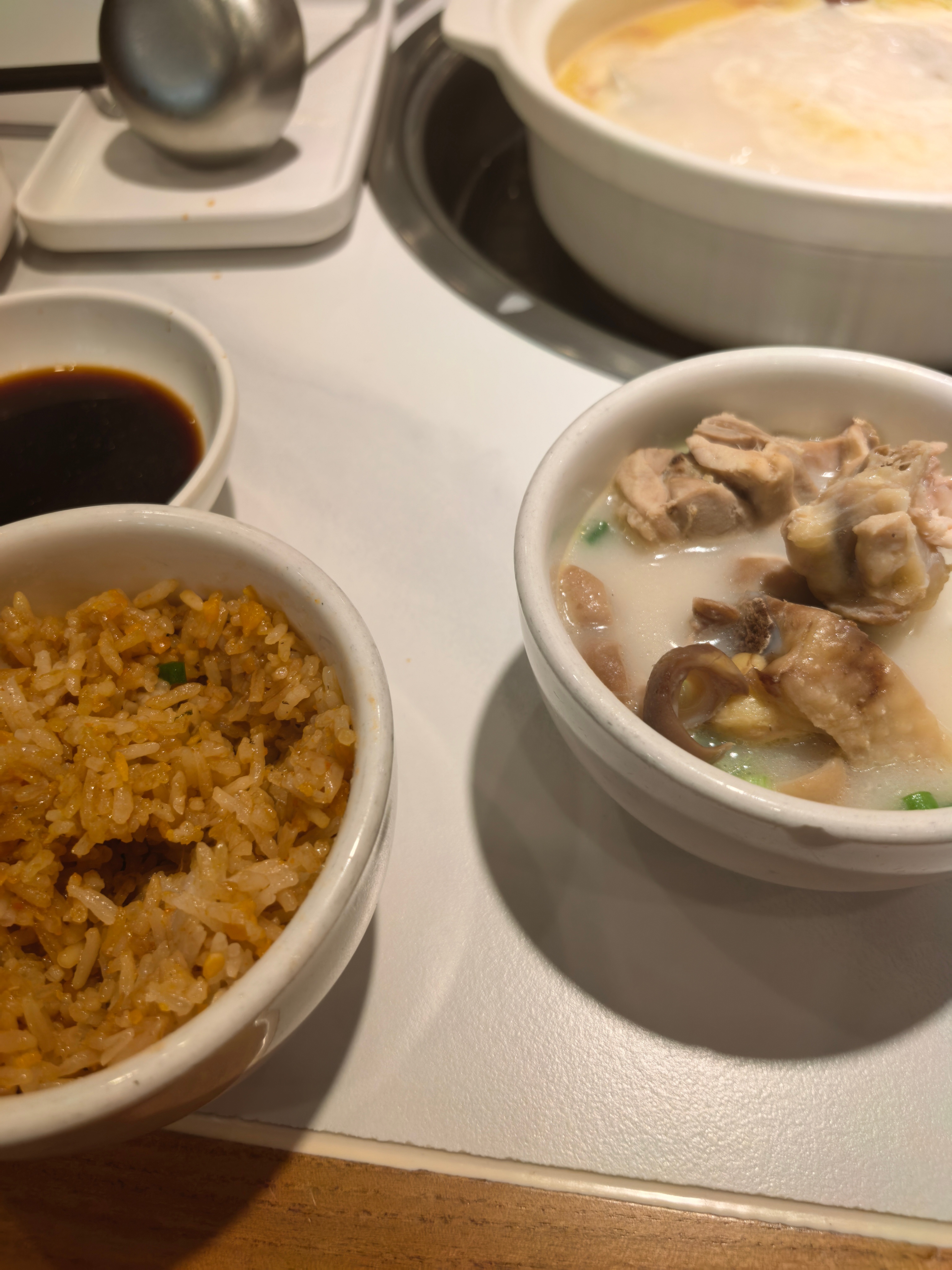 好难受啊！这家店的音乐会员没充值，每次播一分钟准时切歌换下一首，饭都吃不香了，我