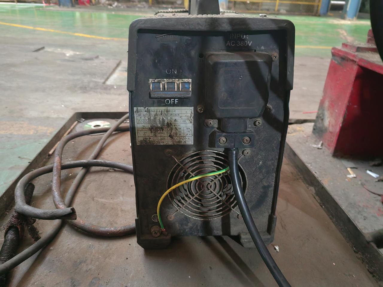 请教一下懂电气安全的:电焊机这样接地可以吗？谢谢！