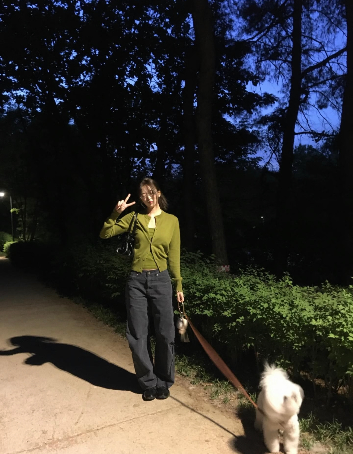 想和你养个狗狗，去楼下走走～ ​​​