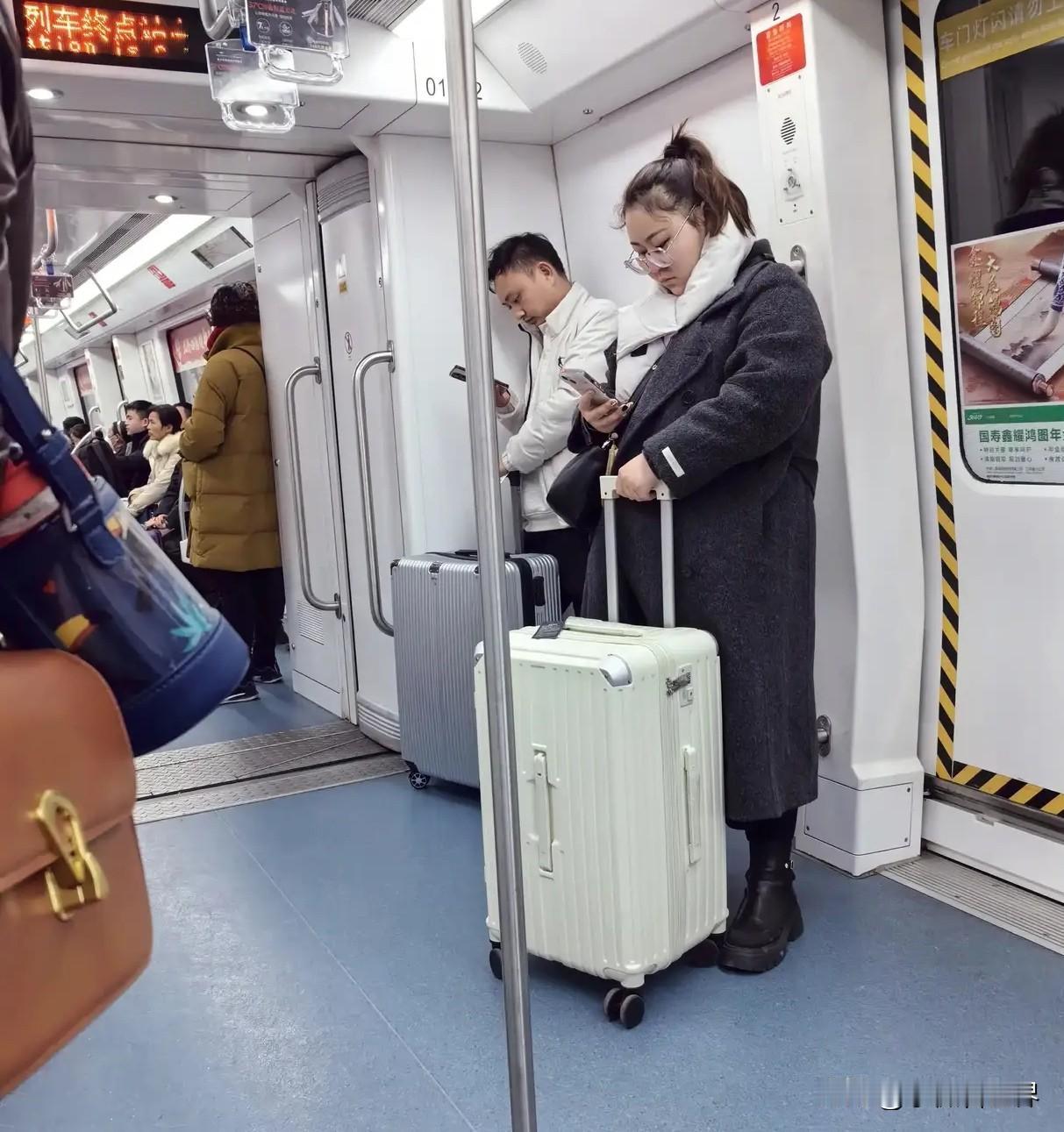 就问你们，年纪大了是不是就真会丢三落四了？昨天我坐个公交，居然把那条我喜欢的围巾