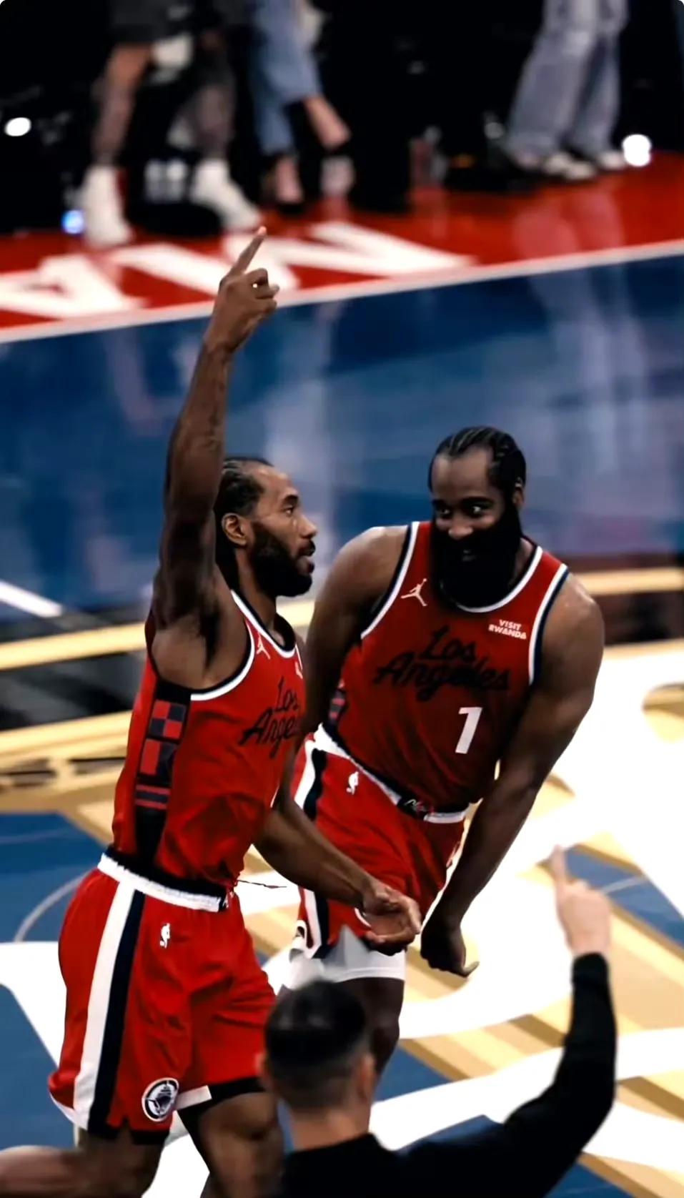 快船把他们本世纪最好的一个选秀和一个选秀权送给了雷霆，亚历山大和杰威。然后雷霆成