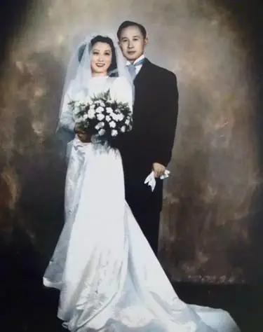 钱学森36岁没结婚，干妹给他介绍对象，他却说：要不你嫁给我吧。1947年，钱学森