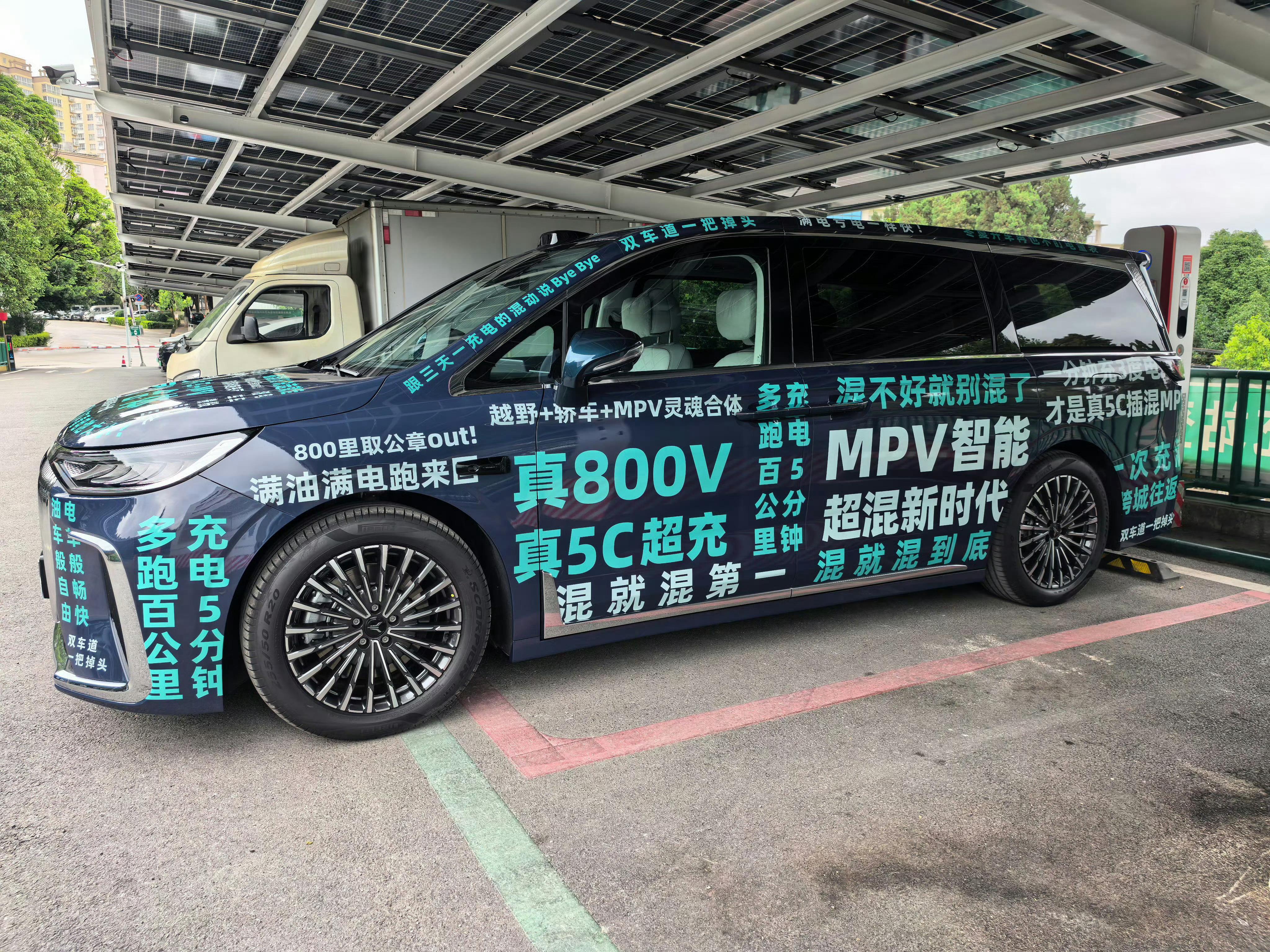 新岚图梦想家：越野+轿车+MPV灵魂附体[挖鼻][挖鼻][挖鼻] ​​​