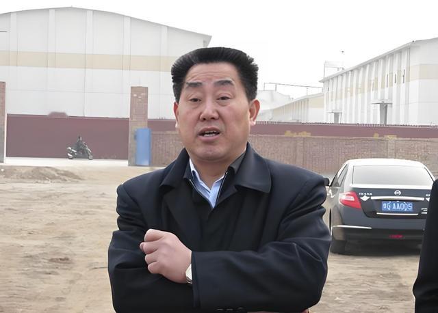 他为什么要退而不休？
最近，河南省原副省长刘满仓因为受贿罪，利用影响力受贿罪被判