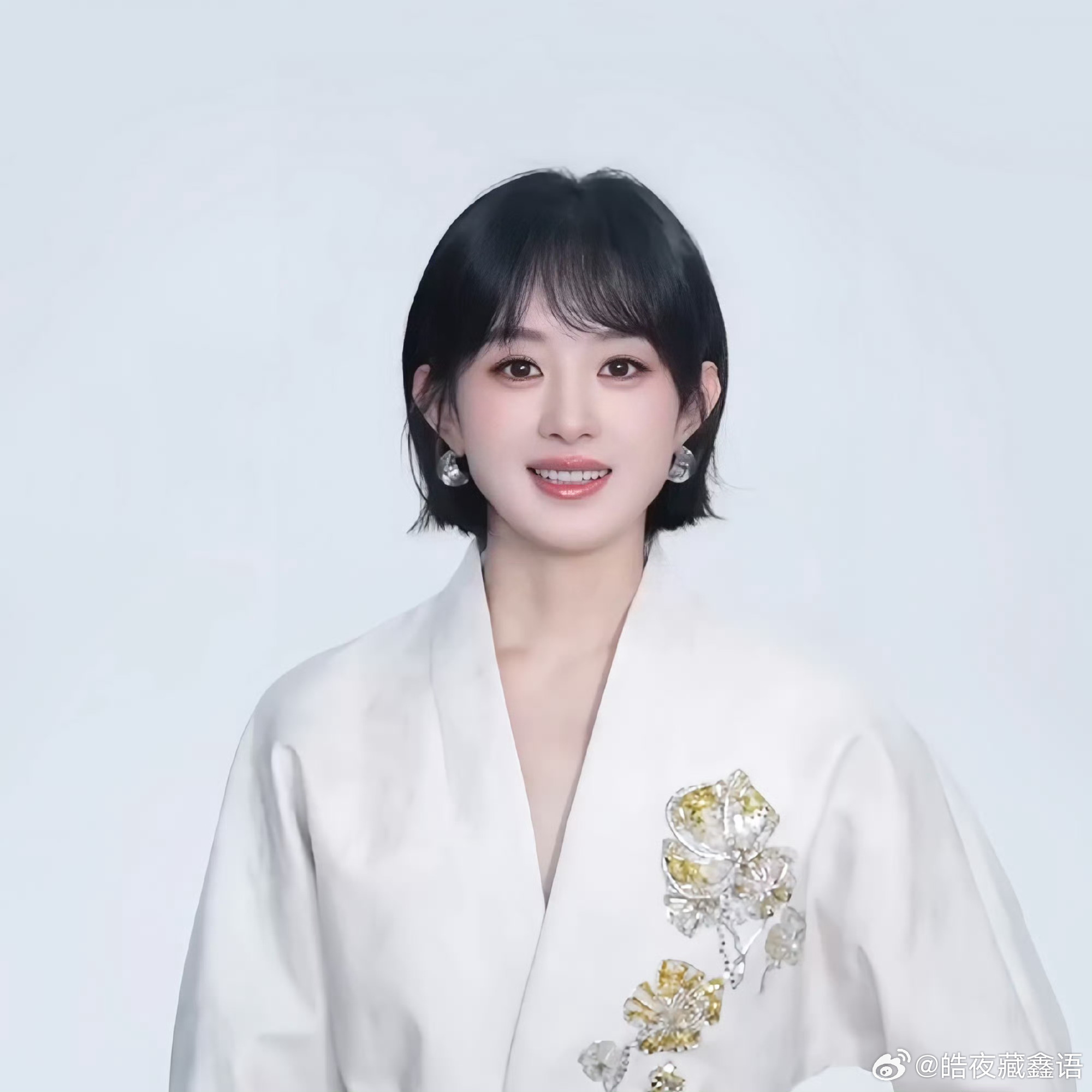 赵丽颖 很美很萌，但求丽丽不要再减头发了 长发党轻轻碎了告诉我这是之前拍的，昨天