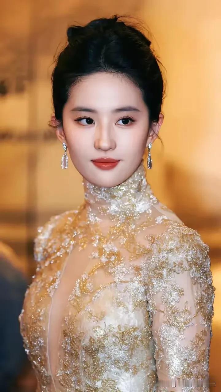 落入凡尘万花丛，当年仙气已无踪。
江山代有才人出，更多科创颜与胸。夏日生活打卡季