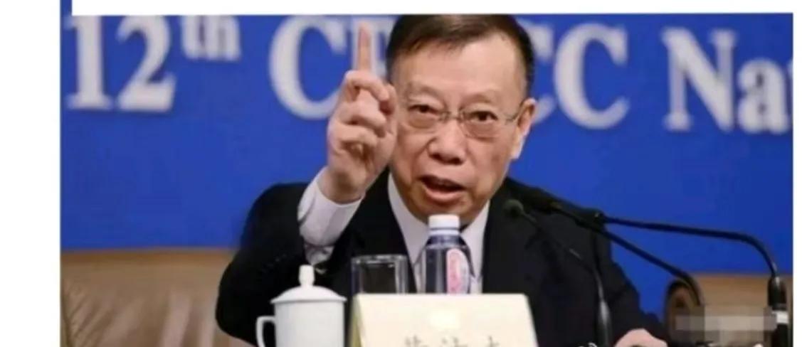 中国患艾滋病人群大幅度增加，黄洁夫这些专家功不可没，就是他们提议取消国外艾滋病人