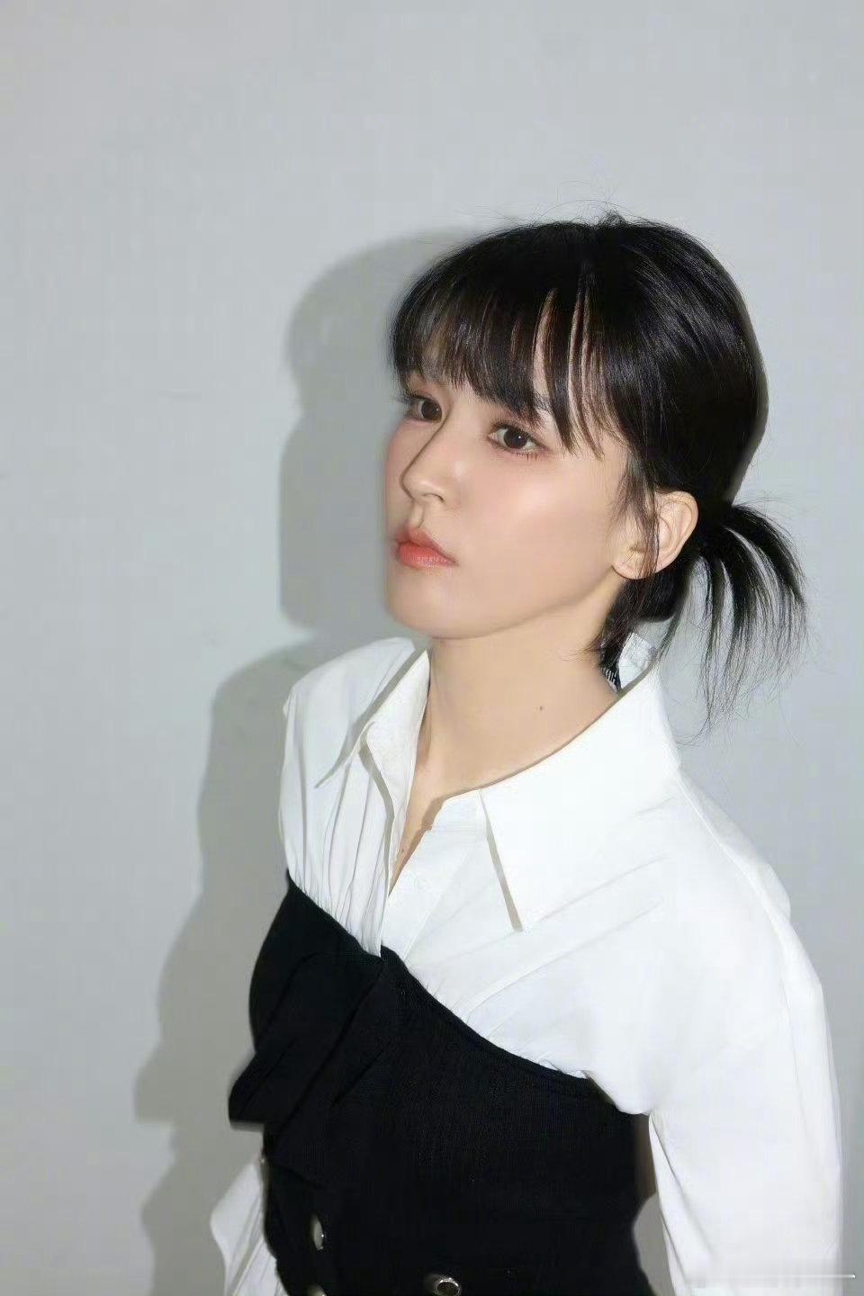 阚清子偶遇曾沛慈乘风2026 谁看了不说一句太好磕！阚清子晒出和曾沛慈的偶遇合照