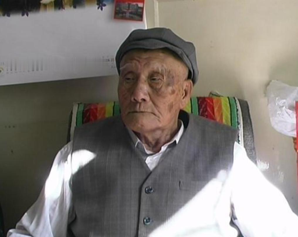 1945 年重庆谈判险象环生，中央选派 “一虎二龙三鼠” 六位精干卫士全程护卫主