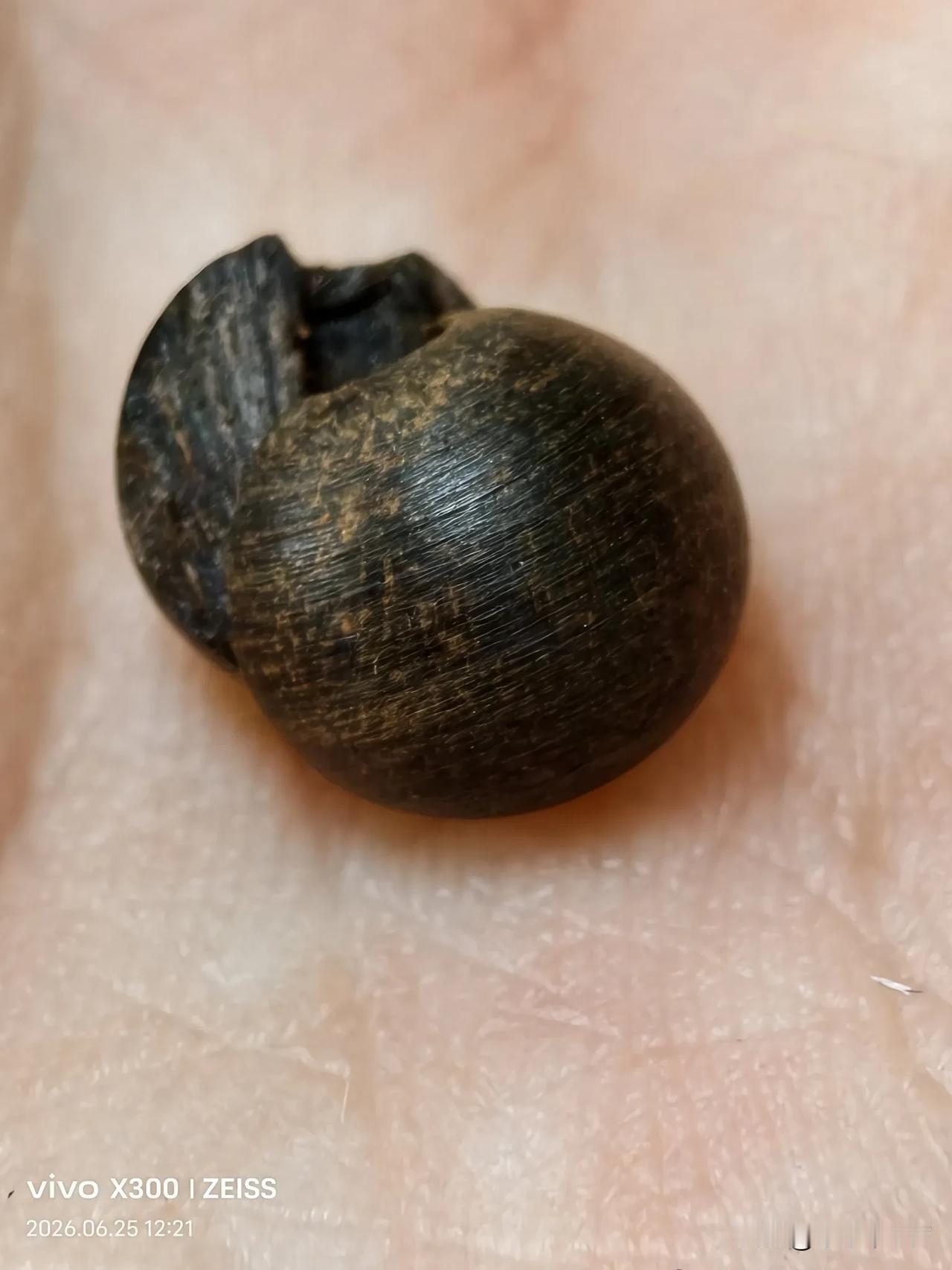 切了一颗0.75的城乡小珠子，离开前把沉香酒泡了，我太懒了，拖了好久。第一次用7
