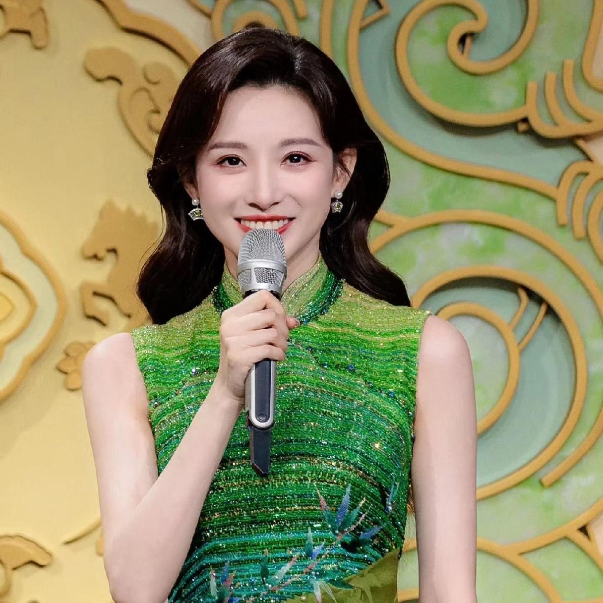 龙洋，马凡舒，王嘉宁，这三位央视美女主持人太漂亮了！论颜值气质您觉得谁更胜一筹呢