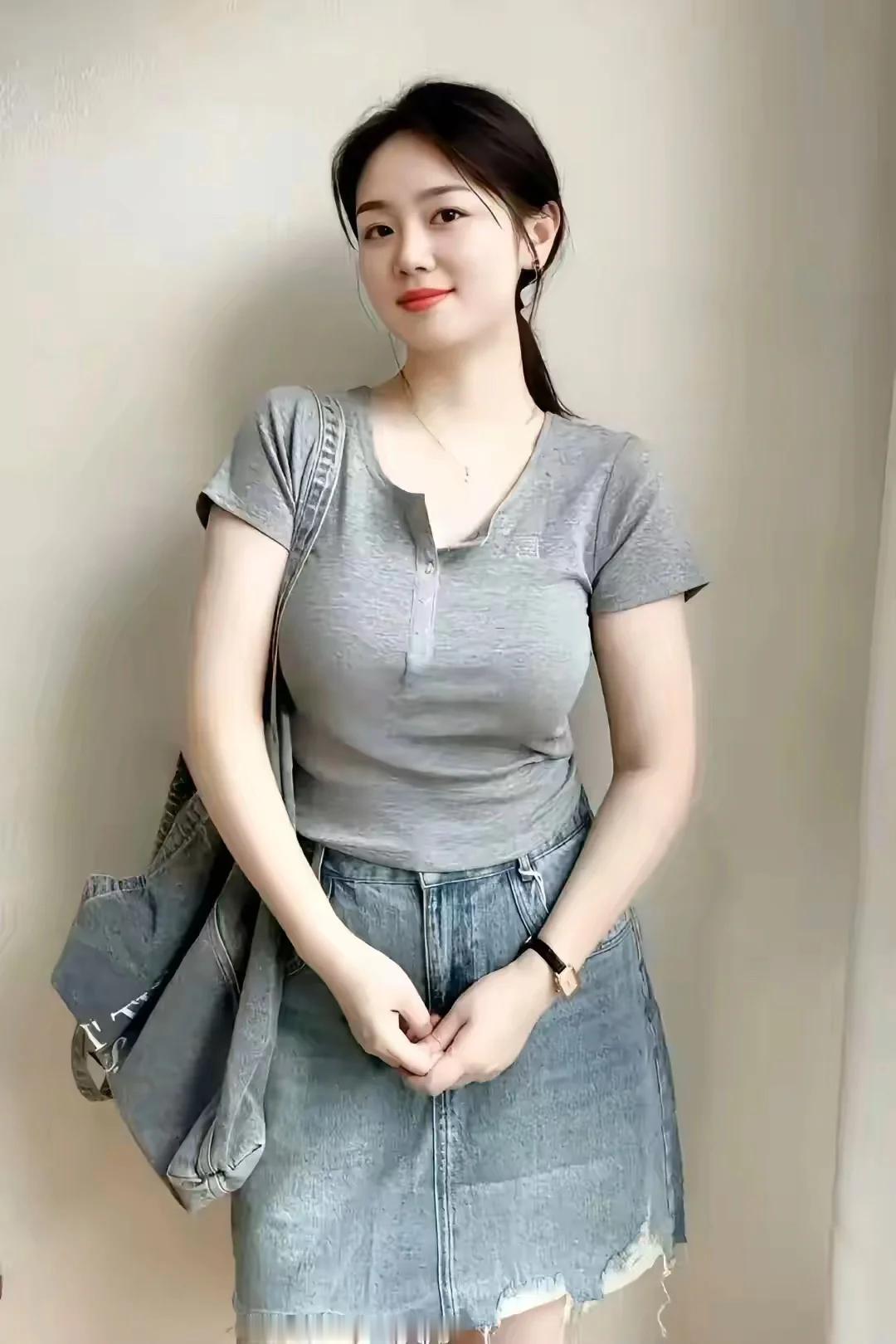 爱能垫脚，也能弯腰，陪伴胜过言语，细节胜过情话。