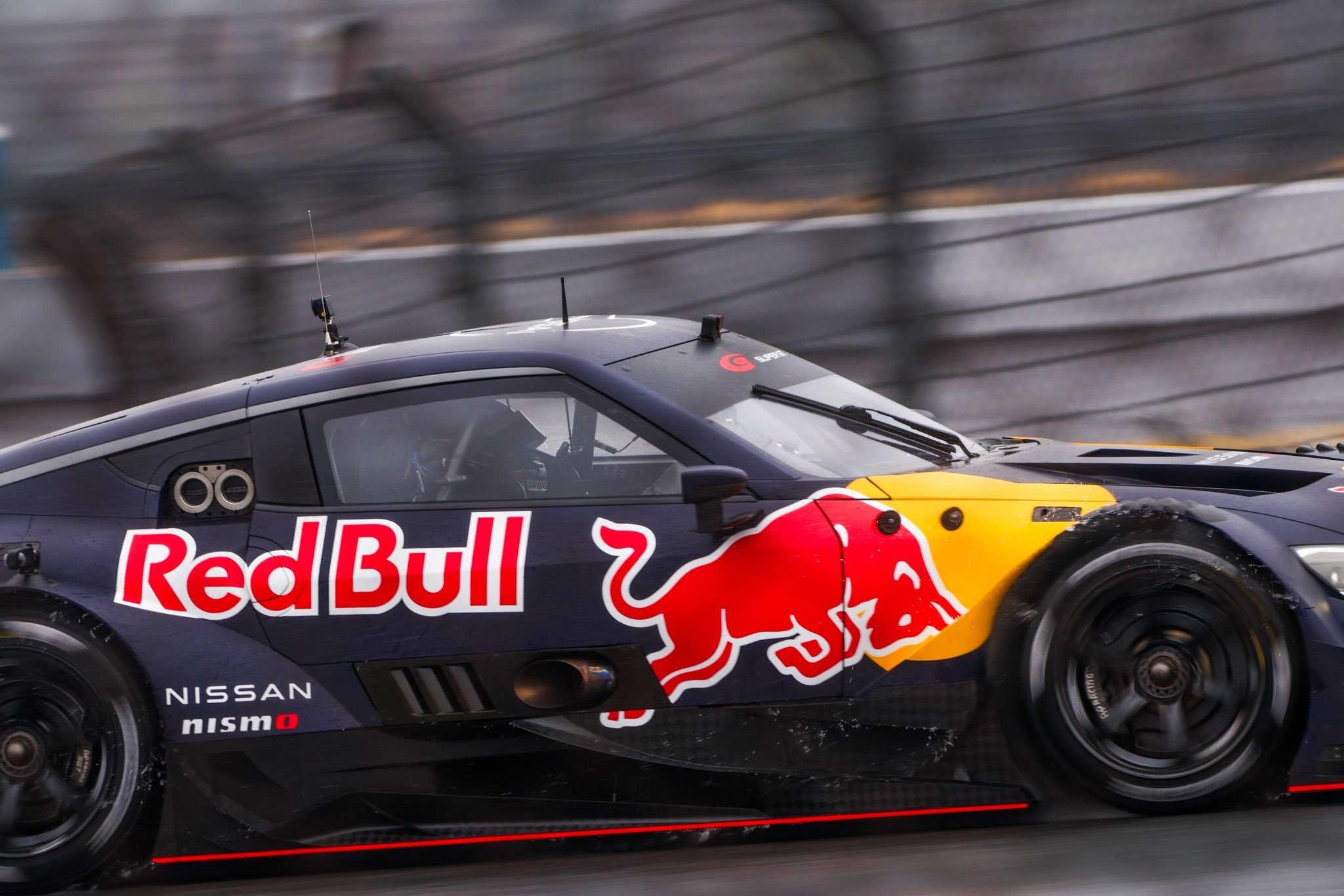 维斯塔潘现身富士赛道（身穿赛车服），同时还有一台本田NSX GT3和一台日产Z 