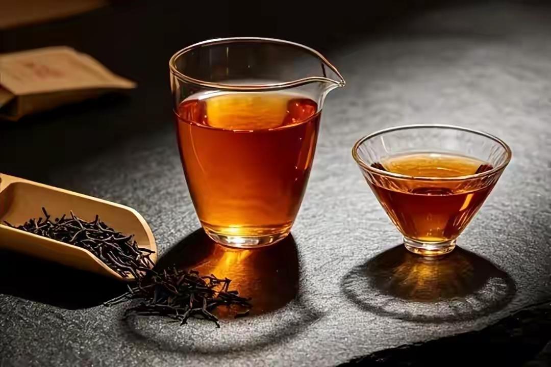 标题：常年喝茶，身体到底能得到什么？
闲来无事，泡上一杯热茶，已经成为很多人的习