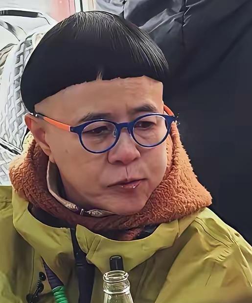 “金龟子”顶着30年未变的锅盖头太执着

说起过去央视少儿节目主持人刘纯燕，大家