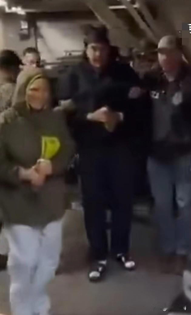 马杜罗被美国抓走，
震惊全世界，包括我们中国，发言人也说感到震惊。

委内瑞拉也