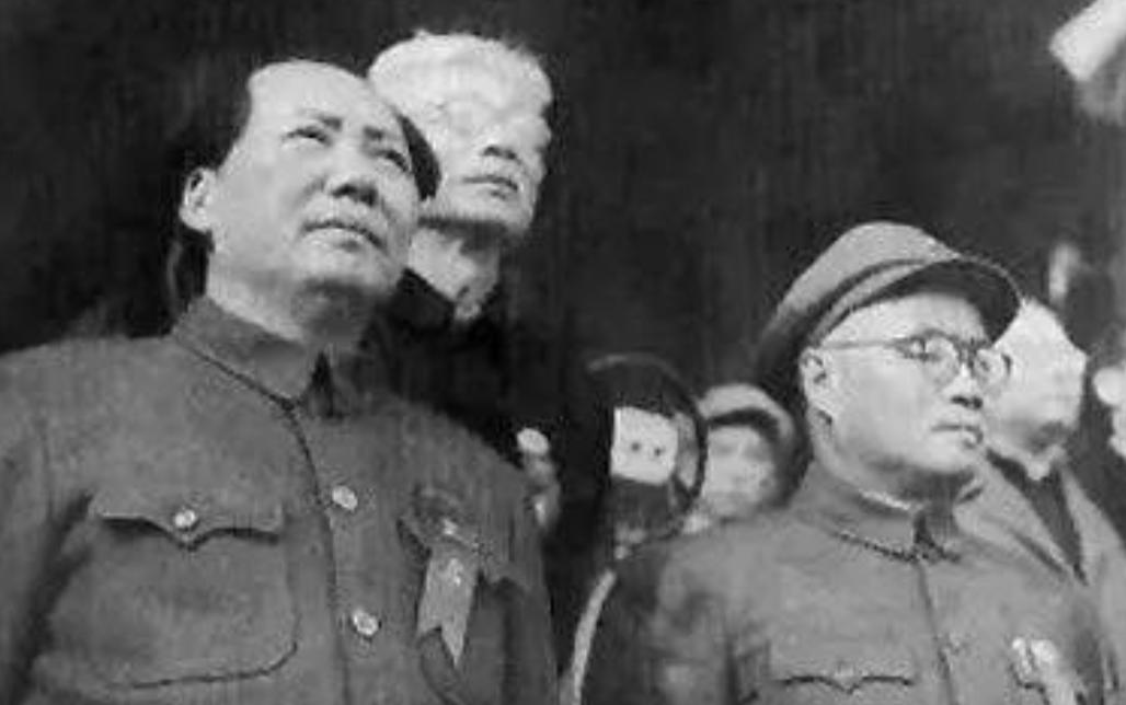 一个“瞎子”和一个“瘸子”帮他打下了江山。而其中的“瞎子”就是刘伯承。可见他在党