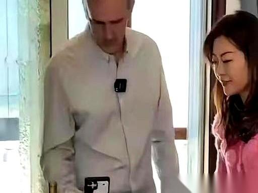 上海一位陈女士，总在网上晒她那个英国老公马克。
她镜头里的丈夫，定居中国15年，
