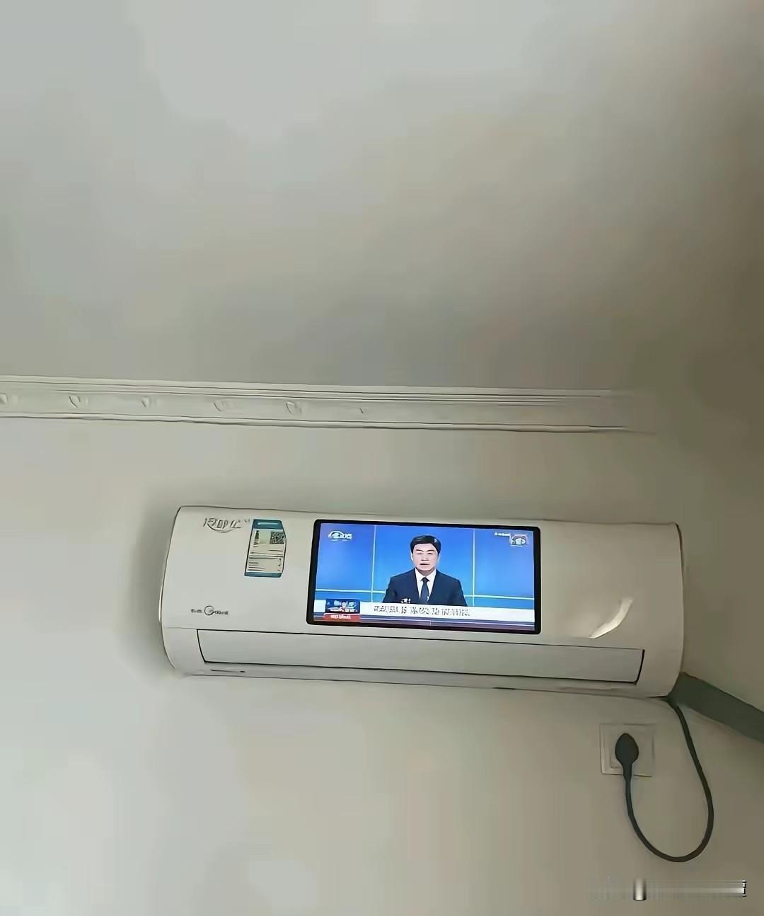 没想到！五线城市竟然用空调看电视！
最近去湘西旅游，在吉首的一家酒店，他们的电视