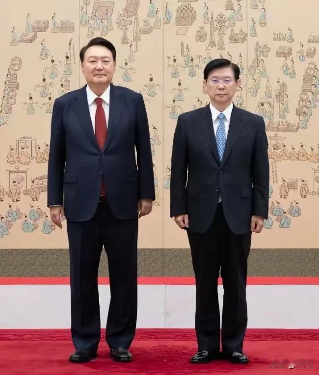 万万没想到啊！尹锡悦的警卫处长竟然认怂了。
两次拒绝到案接受调查的韩国总统警卫处