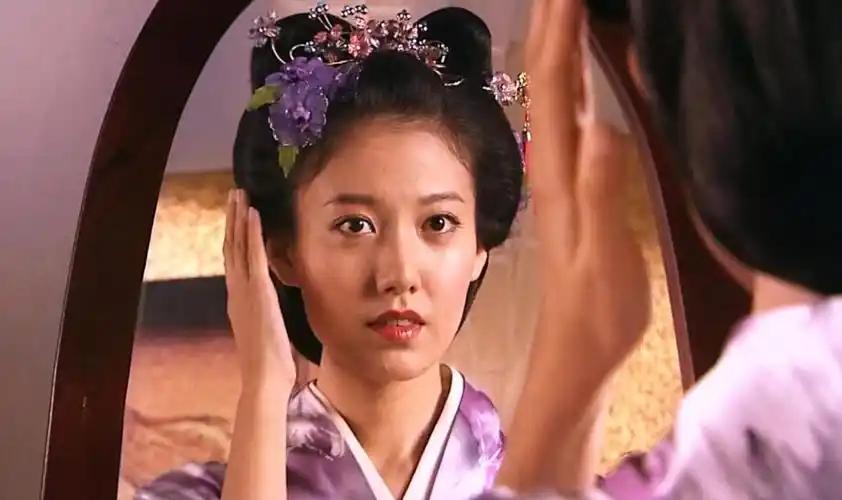 打卡日本樱花？
你把我的双眼打瞎——我也不去日本看樱花！

刚看到一名男子在平台