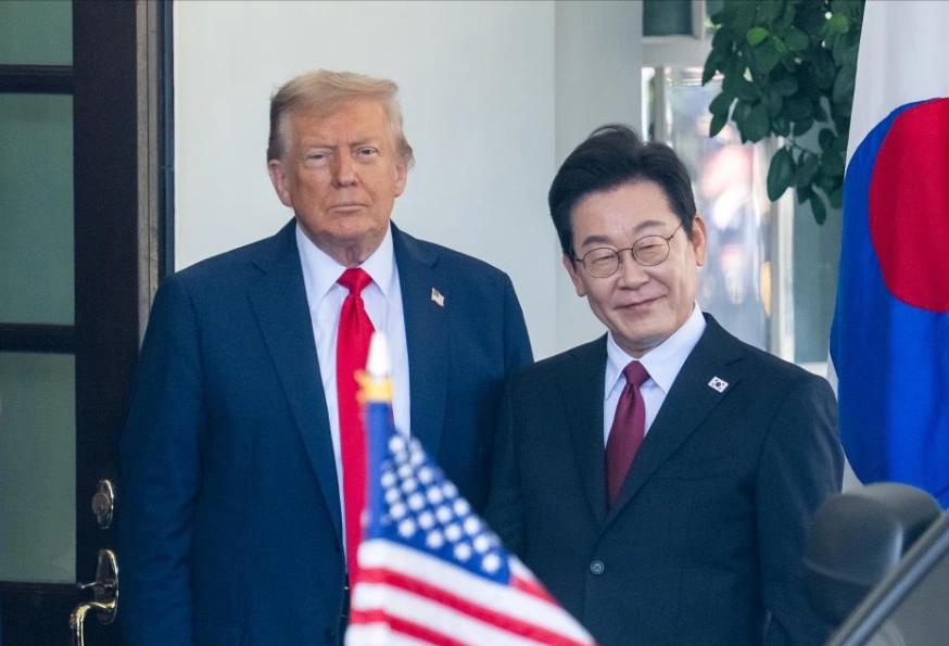 韩国这回，真被逼到墙角了。

霍尔木兹海峡的炮火声还没停，首尔那边却传出要派兵的