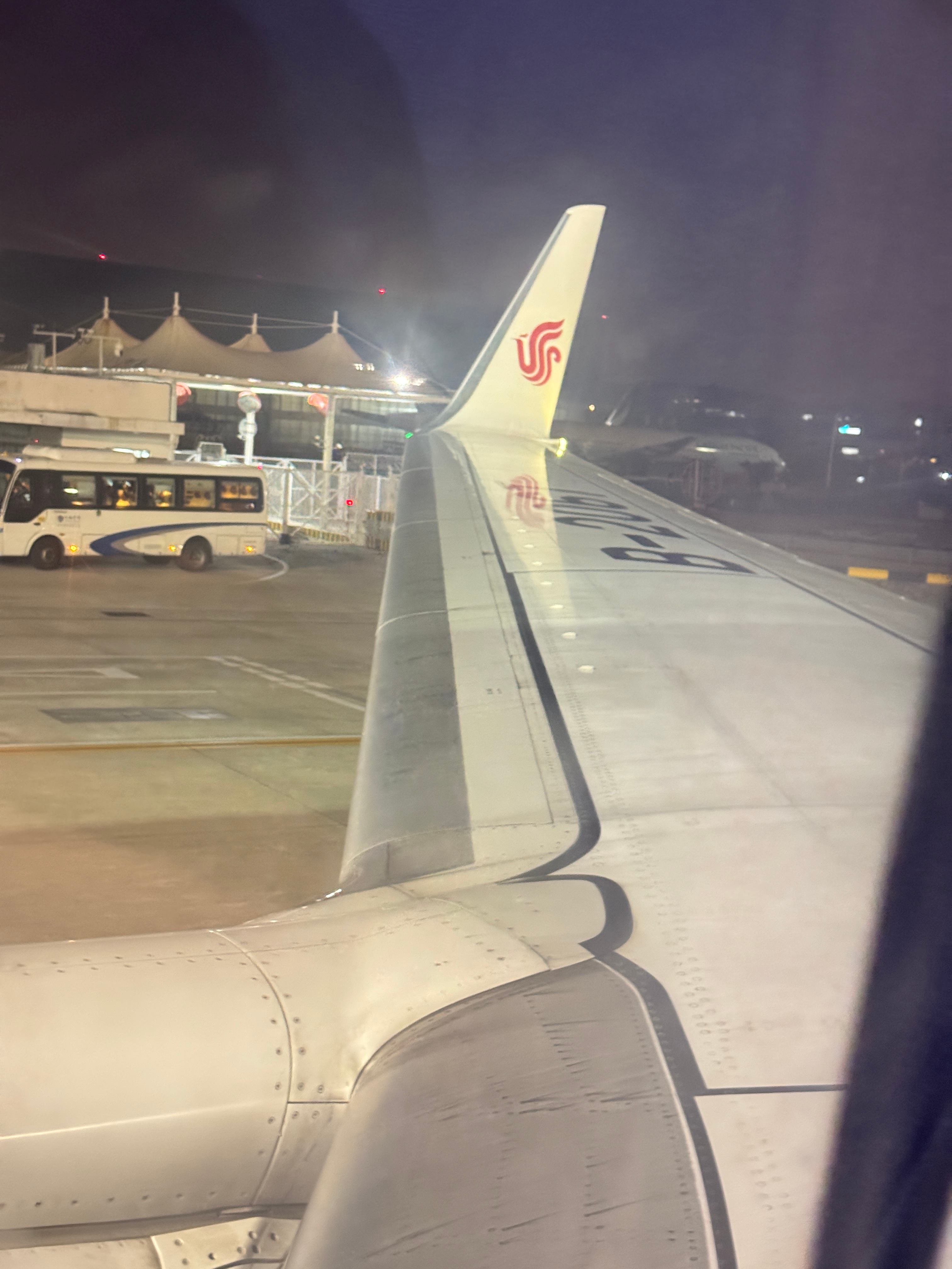 旅程结束 回北京啦✈️刚刚飞机上坐错位置了 我以为我是靠窗的就直接坐下了 然后旁