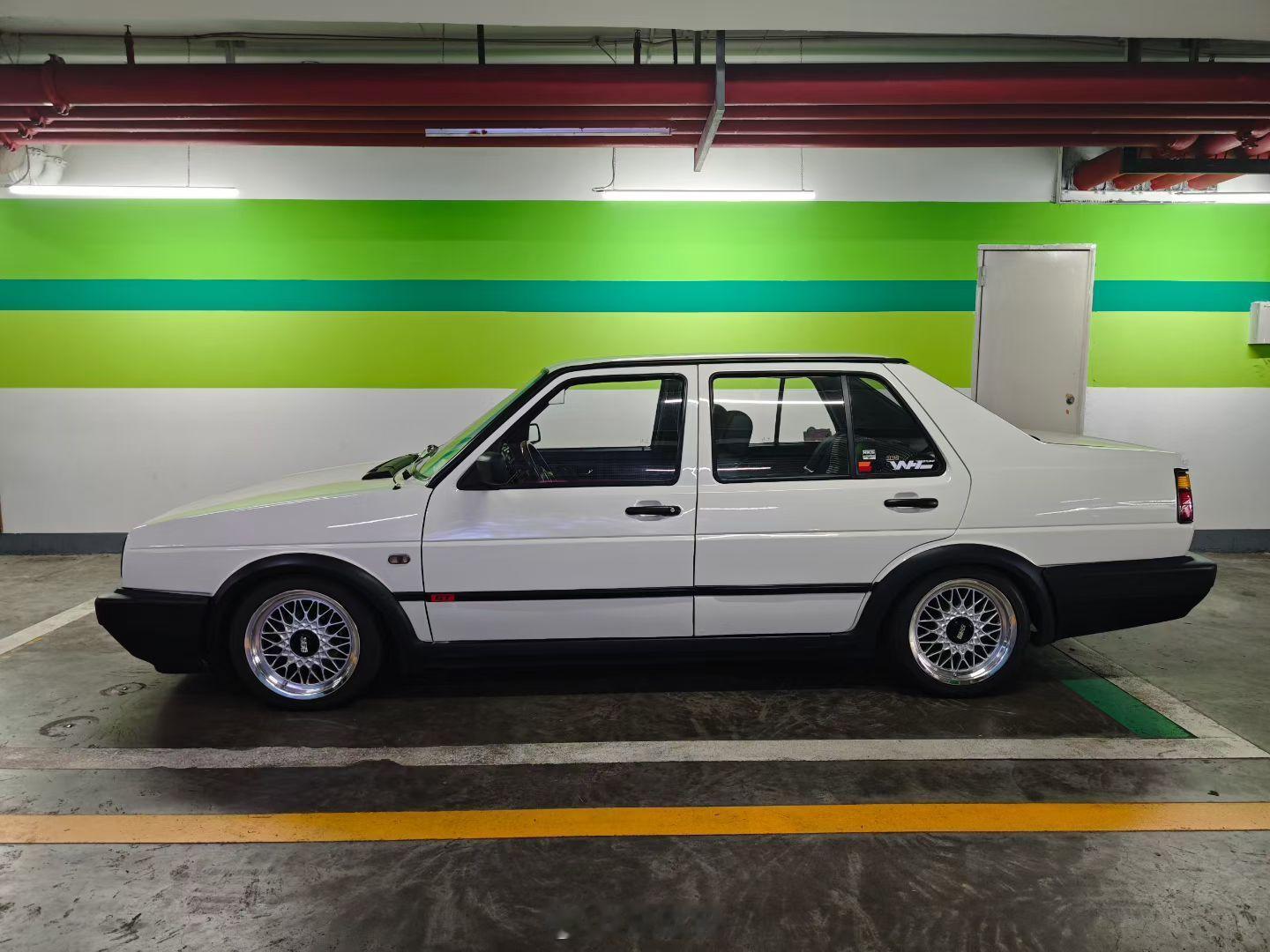 没有大溜背，没有轿跑风，不考虑啥风阻系数很纯正Sedan但看上去是一股清流经典老