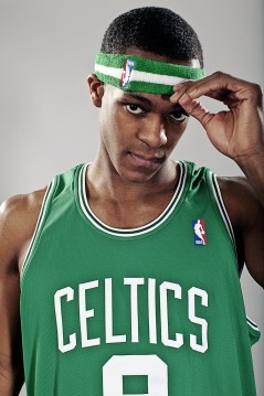 也许NBA禁止过的最奇怪的事情就是颠倒的发带。2010年隆多打造了倒戴头带的造型