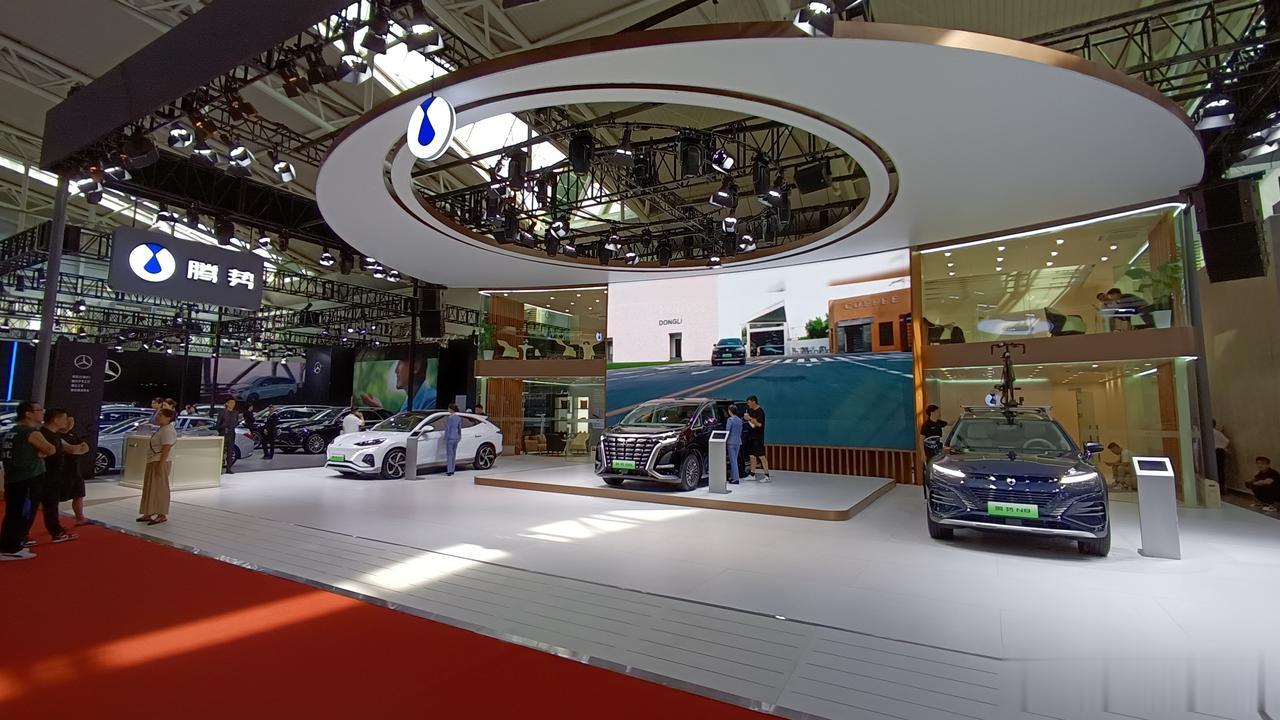 在汽车市场的大潮中，一款备受瞩目的车型以其卓越的性能与稳健的销量证明了自己的实力