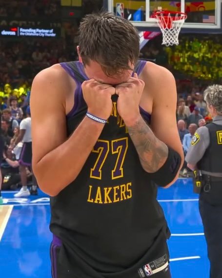 shams：东契奇因二级腿筋拉伤无限期休战 🚨他将缺席本赛季剩余的常规赛，之后