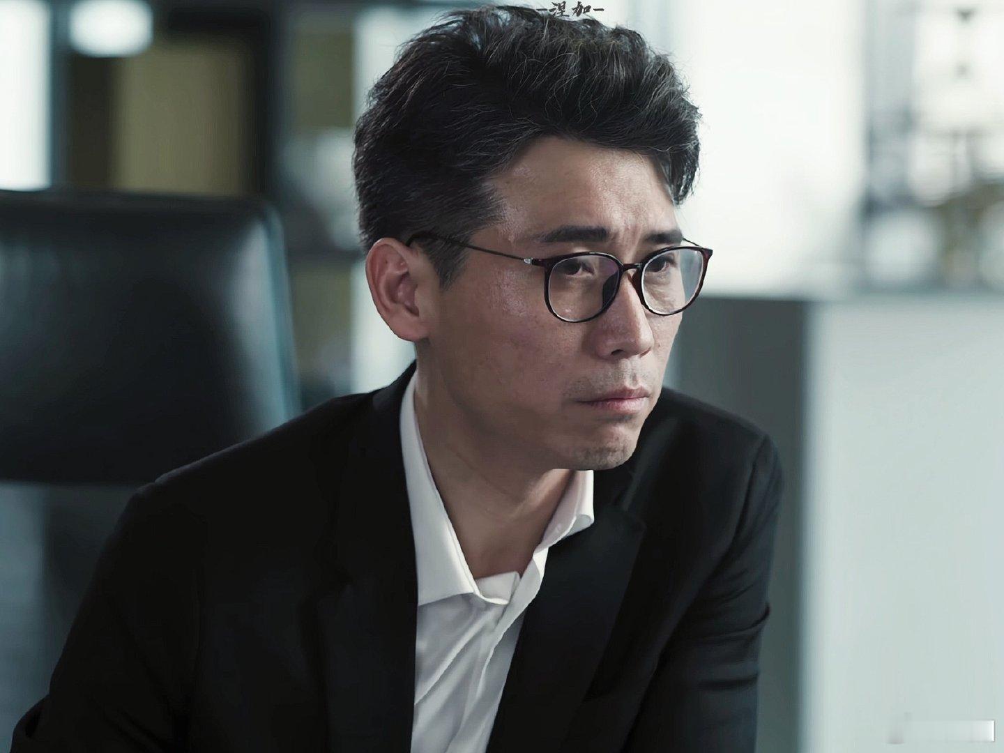 胡军李乃文越努力越心酸 两位硬汉大哥化身萌新小助理，每天认真完成任务却总闯祸，熨