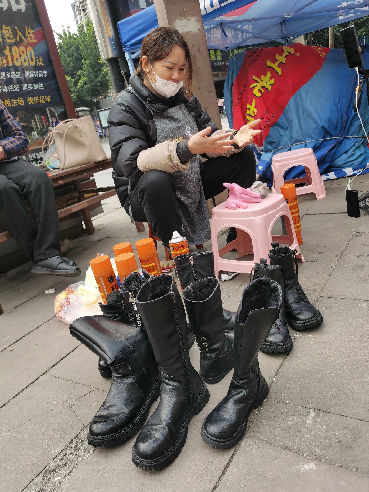 刷鞋的第四天，不要指望任何人心疼你，最难熬的日子都是一个人扛过来的，别...