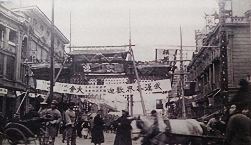 回国后的陈昌浩逐渐淡出视野，前妻成为副部长，儿子却成长为广受尊敬的社会名人！
1