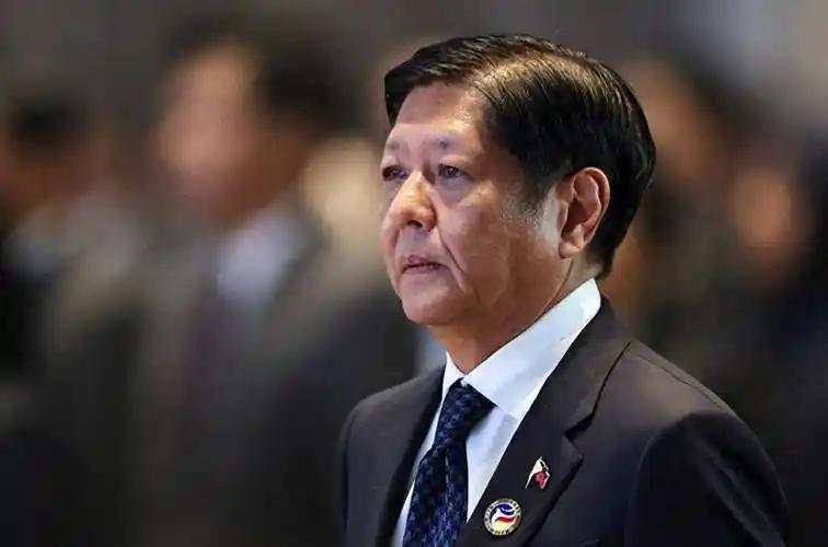 菲律宾干了件全世界没一个国家干过的事，他们直接宣布，国家进入紧急状态，不是因为战