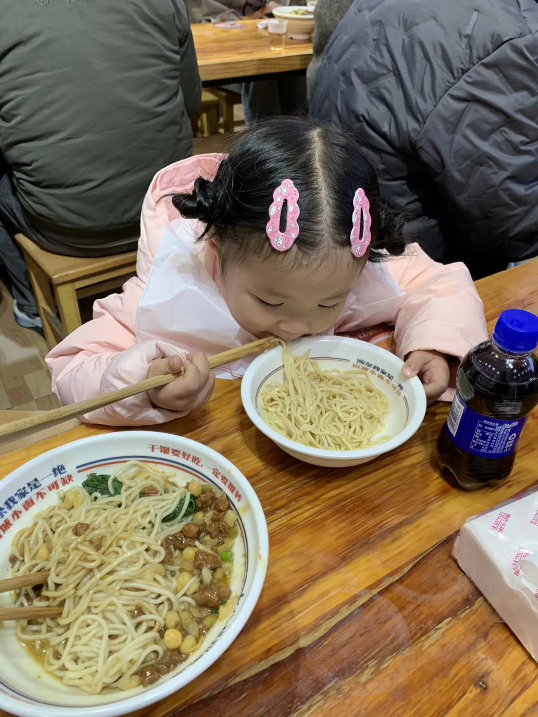 解放碑最火的小面🍝终于带女儿吃上了