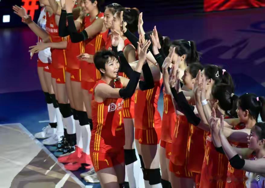 拒唱国歌与日本队合影，被碾压的中国女排想干嘛？主帅的表情亮了
 
创作声明：本文